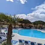 T3 Clim Piscine Chauffee Proche De La Parking Dans Village