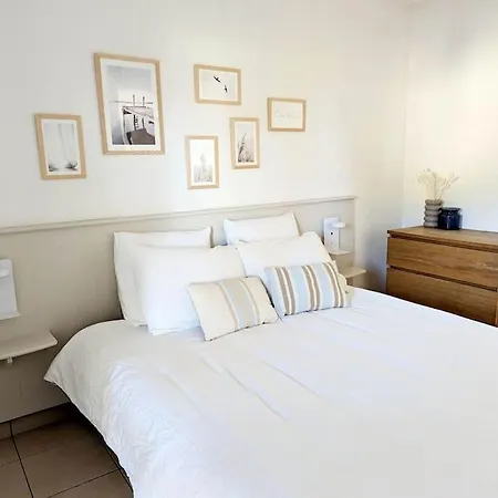 T3 Clim Piscine Chauffee Proche De La Parking Dans Village