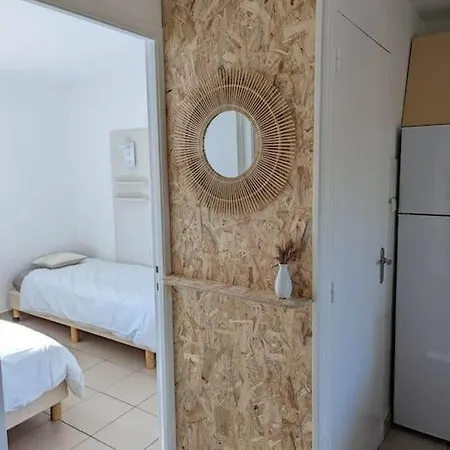 T3 Clim Piscine Chauffee Proche De La Parking Dans Village Agde