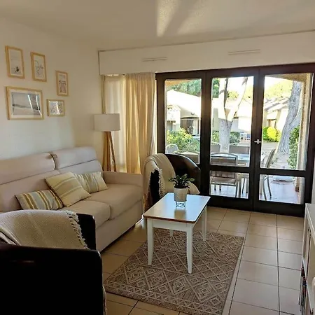 T3 Clim Piscine Chauffee Proche De La Parking Dans Village Agde