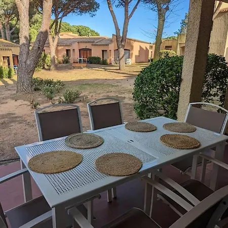 T3 Clim Piscine Chauffée Proche De La Parking Dans Village *