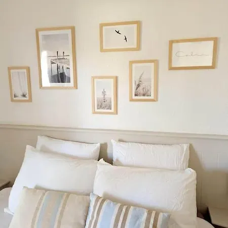 T3 Clim Piscine Chauffee Proche De La Parking Dans Village