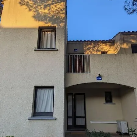 T3 Clim Piscine Chauffee Proche De La Parking Dans Village Apartment