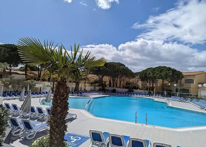 T3 Clim Piscine Chauffée Proche De La Parking Dans Village