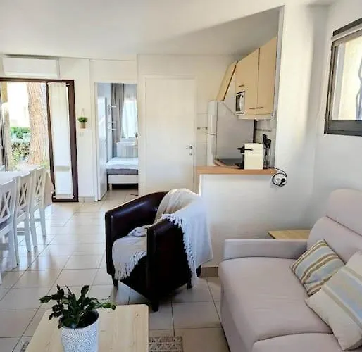 Appartamento T3 Clim Piscine Chauffée Proche De La Parking Dans Village Agde