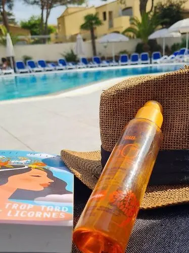 T3 Clim Piscine Chauffee Proche De La Parking Dans Village Agde