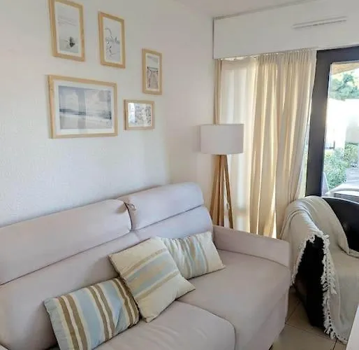 T3 Clim Piscine Chauffee Proche De La Parking Dans Village