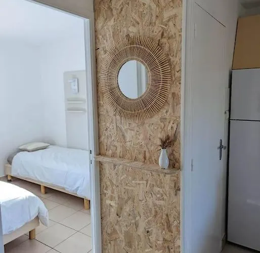 T3 Clim Piscine Chauffée Proche De La Parking Dans Village Agde