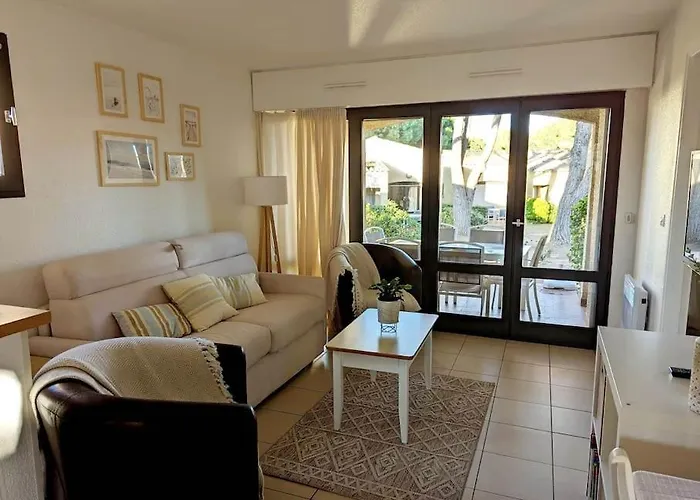 T3 Clim Piscine Chauffée Proche De La Parking Dans Village Agde