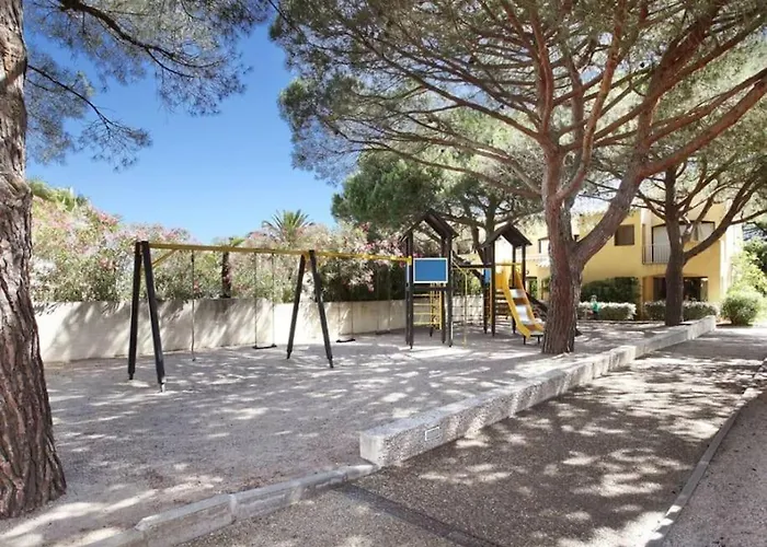 Lägenhet T3 Clim Piscine Chauffee Proche De La Parking Dans Village *