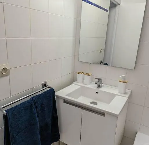 T3 Clim Piscine Chauffee Proche De La Parking Dans Village Agde