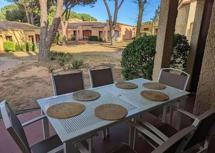 T3 Clim Piscine Chauffée Proche De La Parking Dans Village *