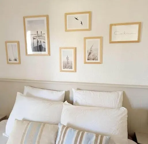 T3 Clim Piscine Chauffee Proche De La Parking Dans Village