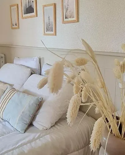 T3 Clim Piscine Chauffee Proche De La Parking Dans Village