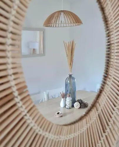 T3 Clim Piscine Chauffée Proche De La Parking Dans Village